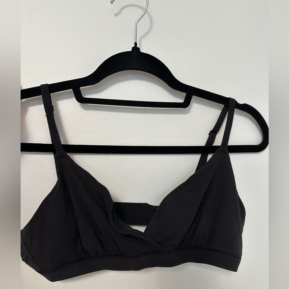SKIMS FITS EVERYBODY CROSSOVER BRALETTE | ONYX, size L